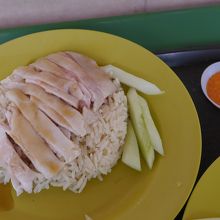 ふんわりと蒸しあがったチキンです