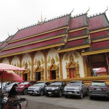 市場の隣に寺院がありました