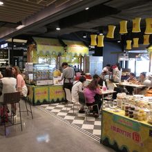 セントラルフードホール (セントラル チットロム内)