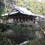 静かな山の中のお寺