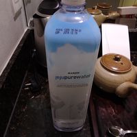 コンプリメンタリーのお水は１Ｌのもの１本