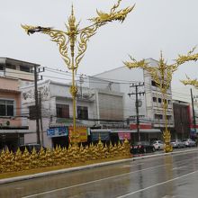 時計塔があるパホンヨーティン通り