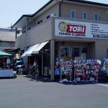 焼きたてのバゲットとパォンデケイジョのお店