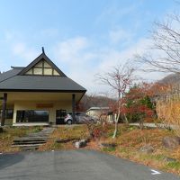 新館「桐の花」の玄関（朝）