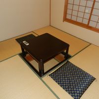 次の間には掘りごたつが置かれていました