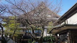 現在の再建された本堂も圧倒的な存在感