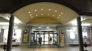 食品売り場でお土産探し