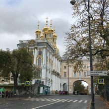 マルシルートカを降りて城に向かうところ