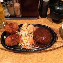 ハンバーグとクリームコロッケ