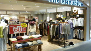 女性向けのファッション・雑貨の専門店。