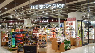 イギリス生まれの自然派化粧品のお店です。