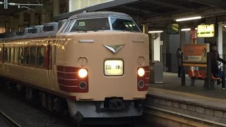 臨時の団体列車「シーハイル」号のリバイバル運転の始発駅となりました。