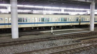 新宿と小田原を結ぶ小田急電鉄の鉄道路線