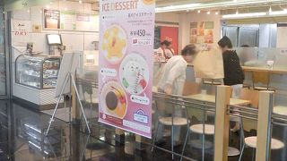 阪急ターミナルビルにあるカフェ・パティスリー・ベーカリー