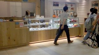 LUCUaのB1Fにあるおにぎり・惣菜専門店