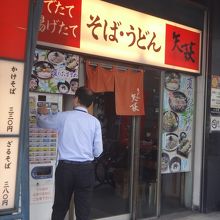 入り口の食券で値段だけ見れば十分