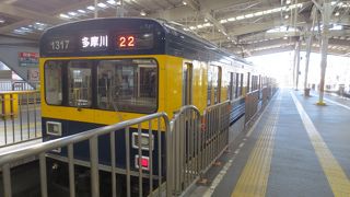 紺色と黄色の旧塗装車両