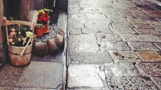 2度の火災を乗り越えて復興した法善寺横丁