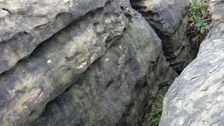 岩のクレバス