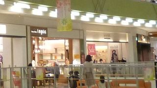 優しいデザインの洋服が多数、レディースファッション専門店です。