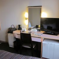 意外に小ぶりなデスク回りです？