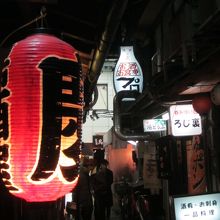 この路地を入って行きます～！