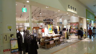 幅広い世代に受け入れられる無難なデザインが多いです。