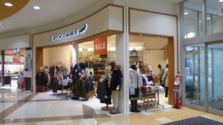 ファション専門ブランド。暖かそうなダウンジャケットが豊富でした。