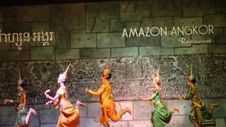 カンボジア料理とダンスが楽しめます