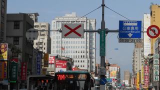 台北駅西側のバスターミナルから北方面に通っています
