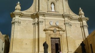 何と言っても、だまし絵でしょう！