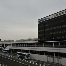 空港のターミナルビル