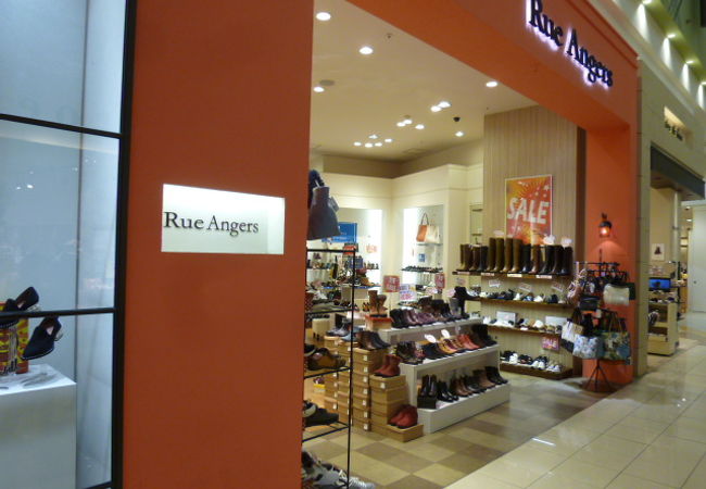 レディース向けシューズとバッグの専門店。