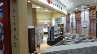 可愛らしいサイズやデザインのハンコを多数取り揃えています。