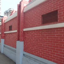 どう見ても煉瓦造りにみえますが、実はペイントです。