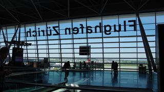 スイス旅行の玄関口。　日本からの直行便も飛んでいます