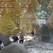 この渦巻き状のものはお線香だそうです。