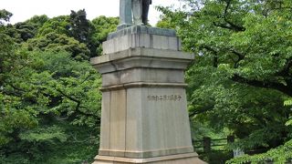 九段坂公園内の銅像