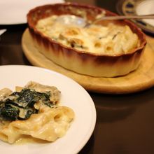 牡蠣とほうれん草のペンネグラタン