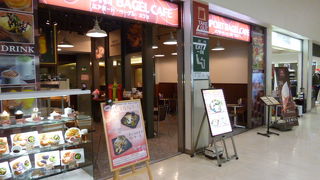 伊丹空港ではすでに老舗。