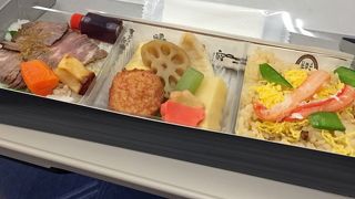金沢駅大友楼の かにめしとステーキ丼