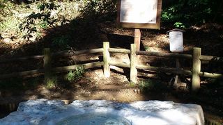 大理石から水が