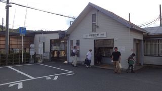 伊賀鉄道との分岐のための駅のような感じで、周りにはなにもありません