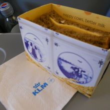 ロンドンからアムスのフライトでの軽食です