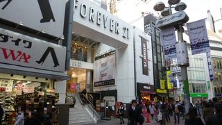 ファストファッションのお店ですね。