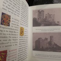 こんな廃墟だったとは！部屋に備え付けの本より。