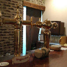 地ビールの生をサーバーで