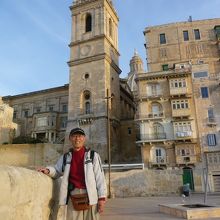  カーマライト教会クーポラが真ん中に見える