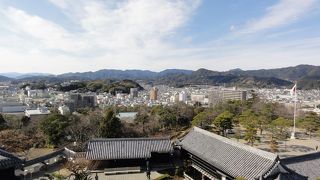 城を守るため公園に。