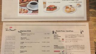 週末の朝でも賑わっている